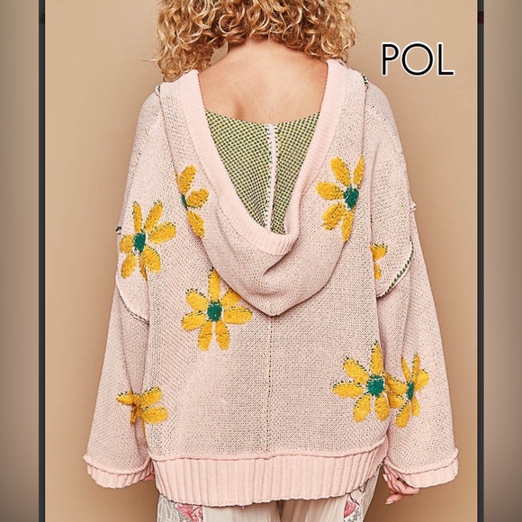 POL Sweaters - 117 1 LEFT $25 ❤️POL V neck hooded chenille sweater